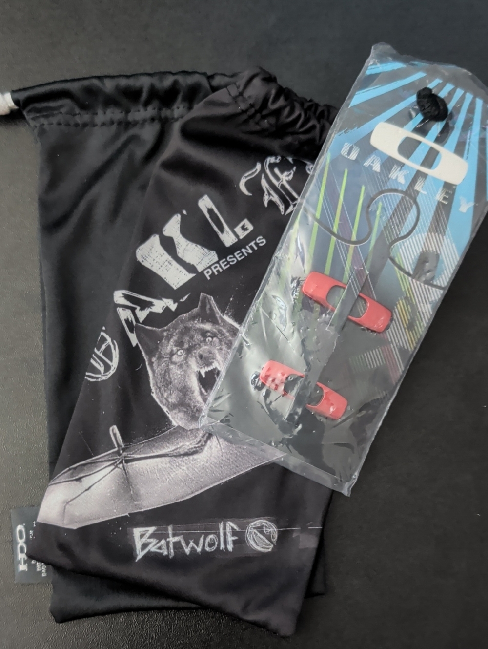 Oakley BATWOLF Fabric Cloth Sunglass Case With Red Icons Side Pieces